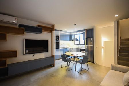 Sala de casa de condomínio para alugar com 2 quartos, 147m² em Real Parque, São Paulo