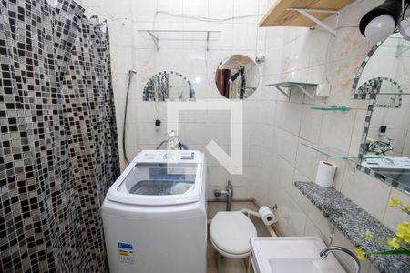 Banheiro de kitnet/studio para alugar com 1 quarto, 30m² em Centro, Rio de Janeiro