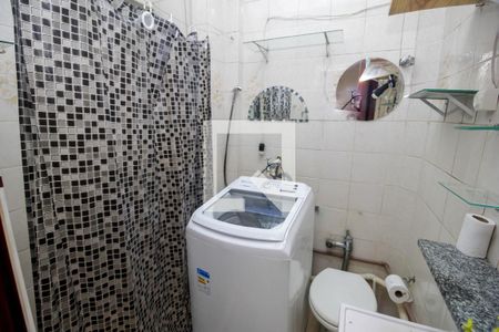 Banheiro de kitnet/studio para alugar com 1 quarto, 30m² em Centro, Rio de Janeiro