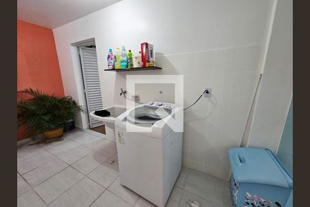 Casa à venda com 250m², 3 quartos e 2 vagasÁrea de Serviço