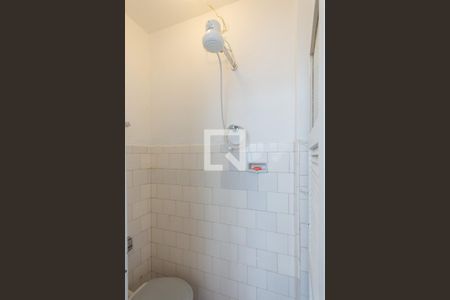 Banheiro de serviço de apartamento para alugar com 2 quartos, 87m² em Tijuca, Rio de Janeiro