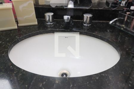 Apartamento à venda com 84m², 3 quartos e 2 vagasBanheiro da Suíte