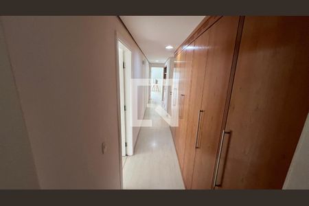 Apartamento para alugar com 262m², 3 quartos e 4 vagas Apartamento para alugar com 262m², 3 quartos e 4 vagasCorredor