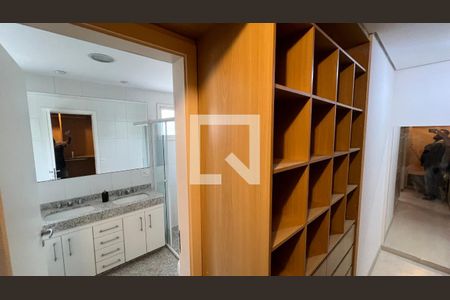 Apartamento para alugar com 262m², 3 quartos e 4 vagas Apartamento para alugar com 262m², 3 quartos e 4 vagasCloset da suite 3