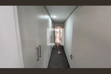 Apartamento para alugar com 262m², 3 quartos e 4 vagas Apartamento para alugar com 262m², 3 quartos e 4 vagasCorredor