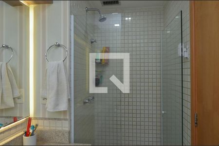 Apartamento à venda com 86m², 3 quartos e 1 vaga Apartamento à venda com 86m², 3 quartos e 1 vagaBanheiro social