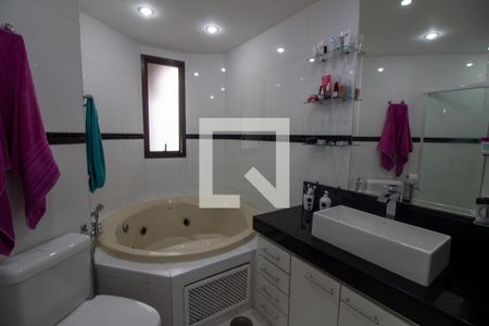 Apartamento à venda com 172m², 3 quartos e 2 vagasBanheiro da Suíte