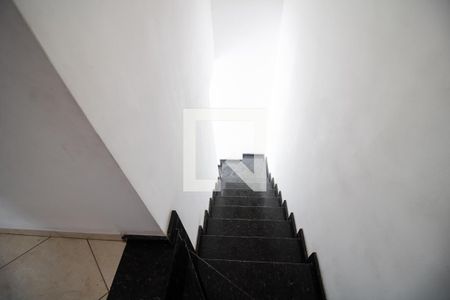 Casa de condomínio à venda com 90m², 3 quartos e 2 vagasEscada