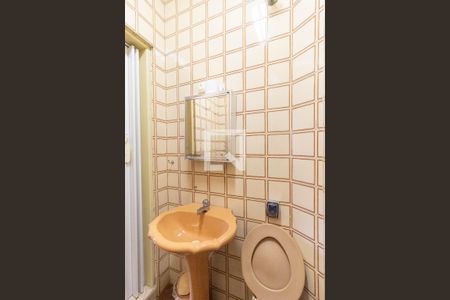 Casa à venda com 200m², 4 quartos e 3 vagas Casa à venda com 200m², 4 quartos e 3 vagasBanheiro