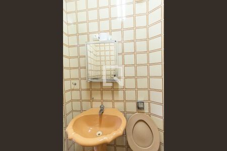 Casa à venda com 200m², 4 quartos e 3 vagas Casa à venda com 200m², 4 quartos e 3 vagasBanheiro