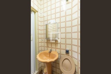 Casa à venda com 200m², 4 quartos e 3 vagas Casa à venda com 200m², 4 quartos e 3 vagasBanheiro