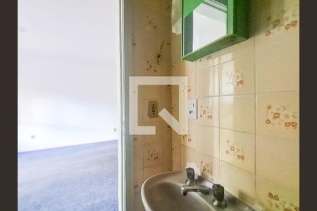 Banheiro de apartamento à venda com 1 quarto, 39m² em Independência, Porto Alegre