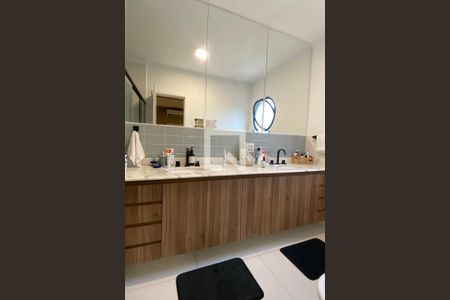 Casa de condomínio à venda com 360m², 4 quartos e 4 vagasBanheiro da Suíte 1