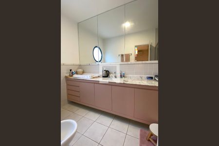 Casa de condomínio à venda com 360m², 4 quartos e 4 vagasBanheiro da Suíte 4