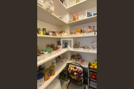 Casa de condomínio à venda com 360m², 4 quartos e 4 vagasDespensa