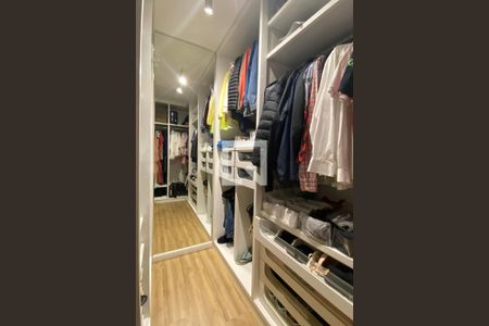 Casa de condomínio à venda com 360m², 4 quartos e 4 vagasCloset da suíte 1