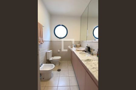 Casa de condomínio à venda com 360m², 4 quartos e 4 vagasBanheiro da Suíte 4