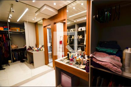 Apartamento à venda com 136m², 2 quartos e 2 vagasCloset