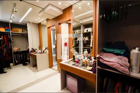 Apartamento à venda com 136m², 2 quartos e 2 vagasCloset