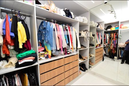 Apartamento à venda com 136m², 2 quartos e 2 vagasCloset