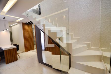 Apartamento à venda com 136m², 2 quartos e 2 vagasEscada