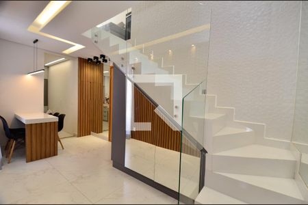 Apartamento à venda com 136m², 2 quartos e 2 vagasEscada