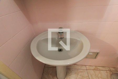 Casa à venda com 271m², 5 quartos e 2 vagasEdícula - Banheiro da Kitnet