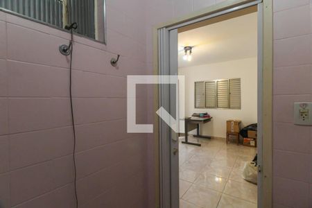 Casa à venda com 271m², 5 quartos e 2 vagasEdícula - Banheiro da Kitnet