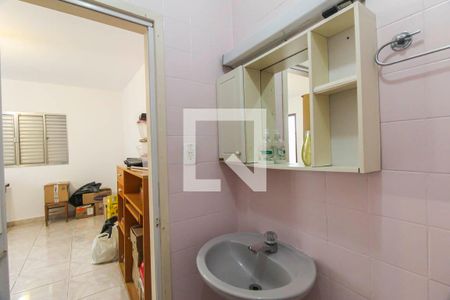 Casa à venda com 271m², 5 quartos e 2 vagasEdícula - Banheiro da Kitnet