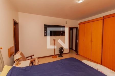 Casa à venda com 267m², 4 quartos e 3 vagasSuíte