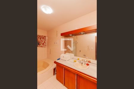 Casa à venda com 267m², 4 quartos e 3 vagasBanheiro da Suíte