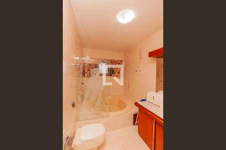 Casa à venda com 267m², 4 quartos e 3 vagasBanheiro da Suíte