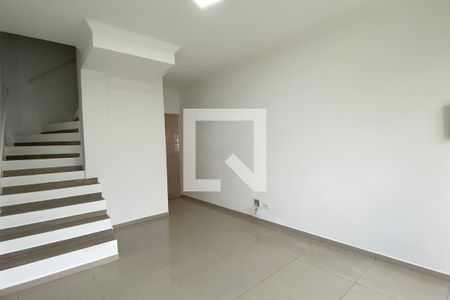 Sala de casa de condomínio para alugar com 2 quartos, 62m² em Jardim Regina Alice, Barueri