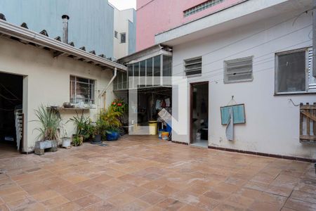 Casa à venda com 200m², 3 quartos e 6 vagasQuintal