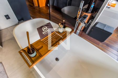 Apartamento à venda com 76m², 1 quarto e 2 vagasDetalhe do Banheiro da Suite