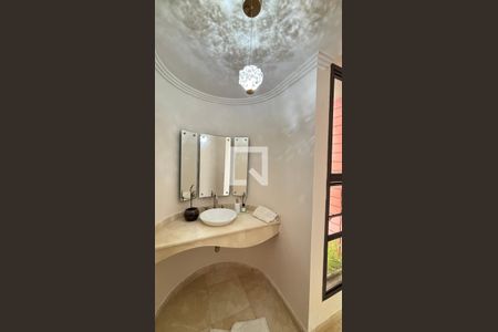 Apartamento à venda com 250m², 4 quartos e 2 vagas Apartamento à venda com 250m², 4 quartos e 2 vagasLavabo