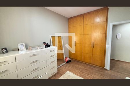 Apartamento à venda com 250m², 4 quartos e 2 vagas Apartamento à venda com 250m², 4 quartos e 2 vagasQuarto 1