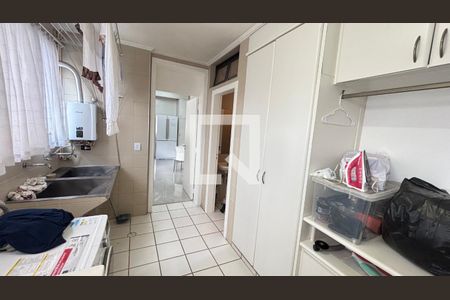 Apartamento à venda com 250m², 4 quartos e 2 vagas Apartamento à venda com 250m², 4 quartos e 2 vagasÁrea de Serviço