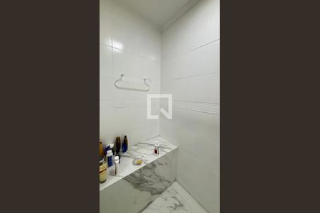 Apartamento à venda com 250m², 4 quartos e 2 vagas Apartamento à venda com 250m², 4 quartos e 2 vagasBanheiro da Suíte
