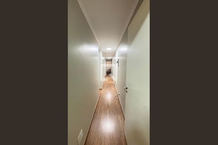 Apartamento à venda com 250m², 4 quartos e 2 vagas Apartamento à venda com 250m², 4 quartos e 2 vagasCorredor