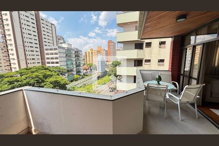 Apartamento à venda com 250m², 4 quartos e 2 vagas Apartamento à venda com 250m², 4 quartos e 2 vagasSala - Sala de Estar Varanda