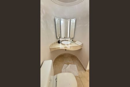 Apartamento à venda com 250m², 4 quartos e 2 vagas Apartamento à venda com 250m², 4 quartos e 2 vagasLavabo