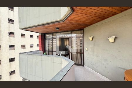 Apartamento à venda com 250m², 4 quartos e 2 vagas Apartamento à venda com 250m², 4 quartos e 2 vagasSala - Sala de Estar Varanda
