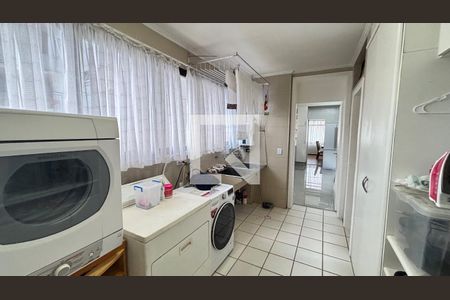 Apartamento à venda com 250m², 4 quartos e 2 vagas Apartamento à venda com 250m², 4 quartos e 2 vagasÁrea de Serviço