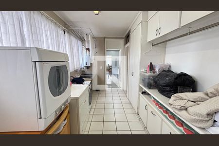 Apartamento à venda com 250m², 4 quartos e 2 vagas Apartamento à venda com 250m², 4 quartos e 2 vagasÁrea de Serviço