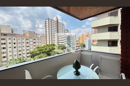 Apartamento à venda com 250m², 4 quartos e 2 vagas Apartamento à venda com 250m², 4 quartos e 2 vagasSala - Sala de Estar Varanda