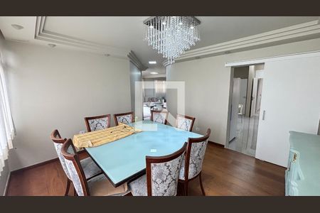 Apartamento à venda com 250m², 4 quartos e 2 vagas Apartamento à venda com 250m², 4 quartos e 2 vagasSala de Jantar