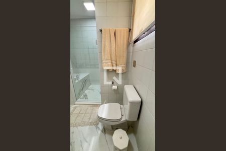 Apartamento à venda com 250m², 4 quartos e 2 vagas Apartamento à venda com 250m², 4 quartos e 2 vagasBanheiro