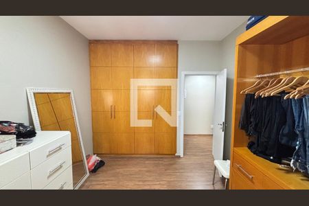 Apartamento à venda com 250m², 4 quartos e 2 vagas Apartamento à venda com 250m², 4 quartos e 2 vagasQuarto 1