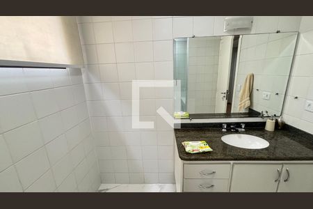 Apartamento à venda com 250m², 4 quartos e 2 vagas Apartamento à venda com 250m², 4 quartos e 2 vagasBanheiro